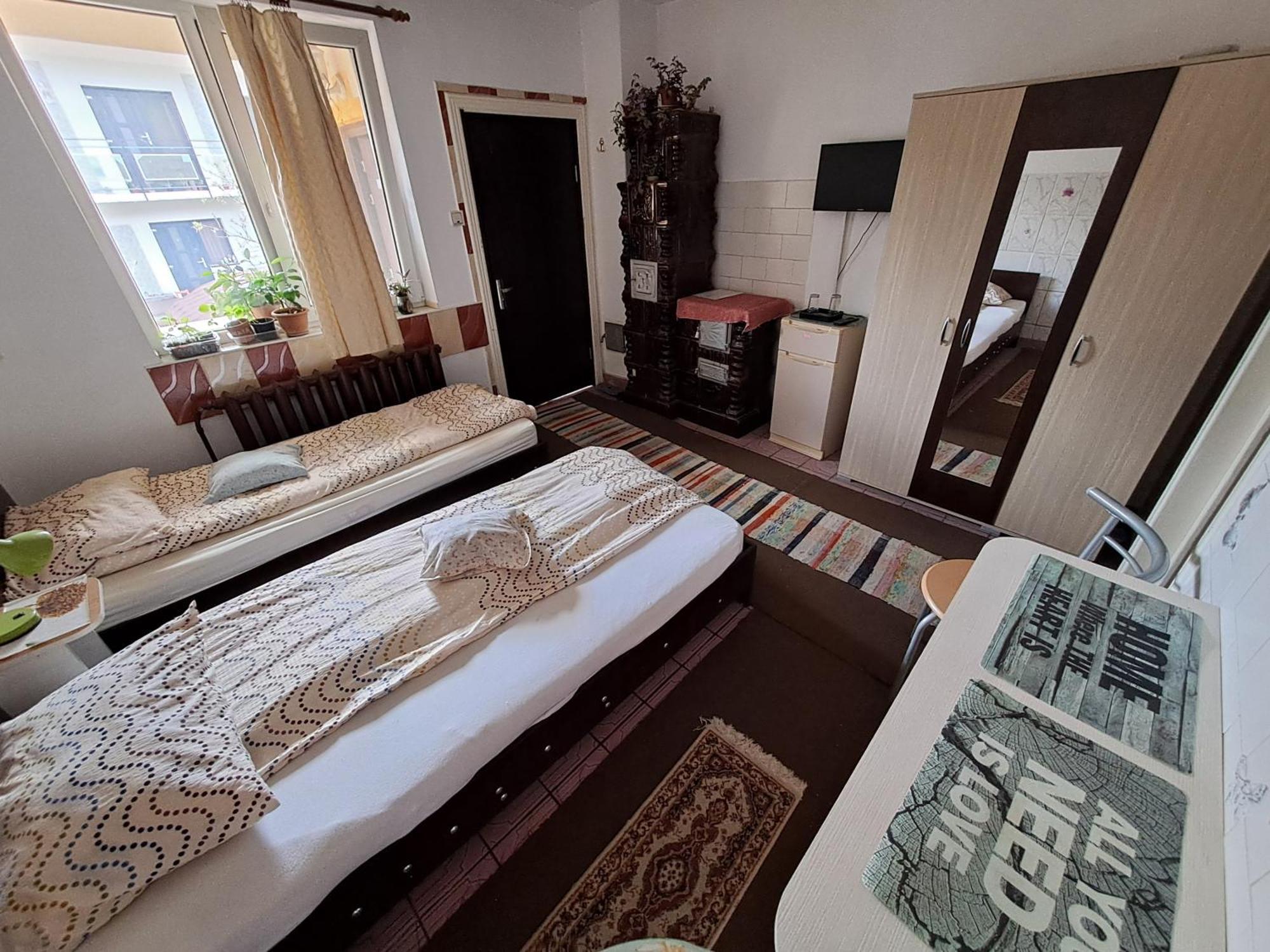 Ferienwohnung Casa Marvik Oradea Zimmer foto